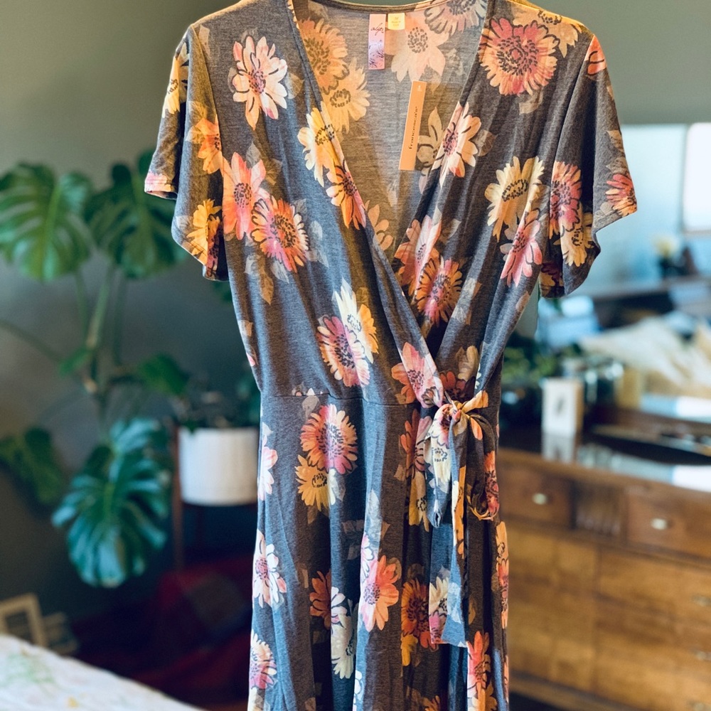 Grey & Floral Short Sleeve Flowy Wrap Dress | Med